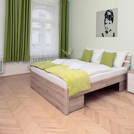 Smeralova 409 Aparthotel 3*