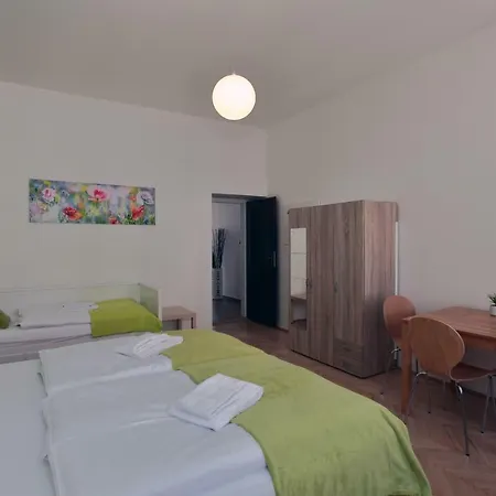 Hotel apartamentowy Smeralova 409 Praga